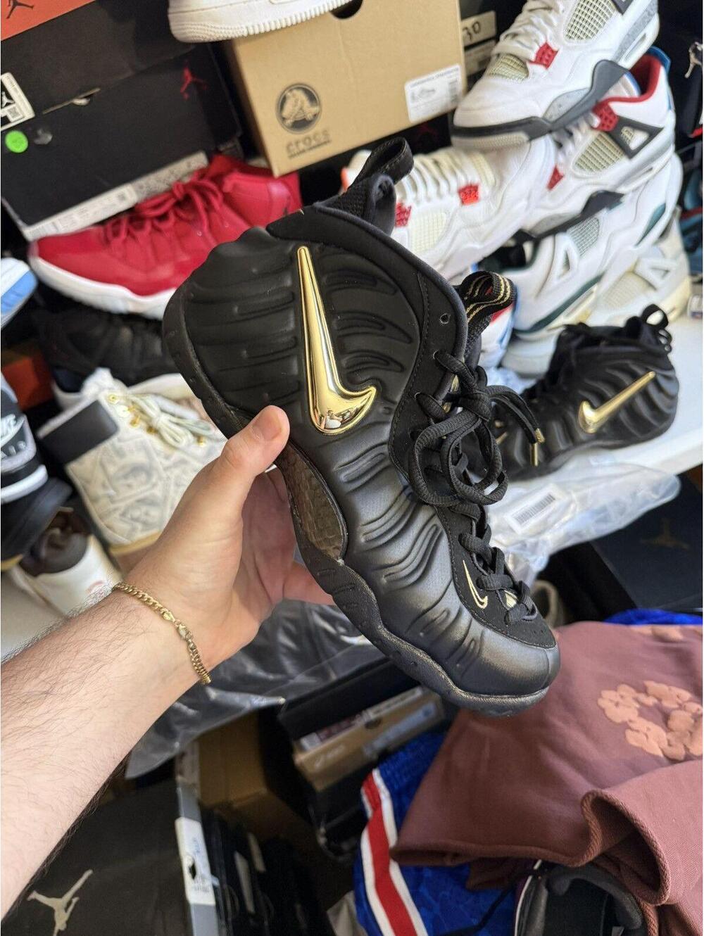 Nike foamposite Black metallic gold sz 9